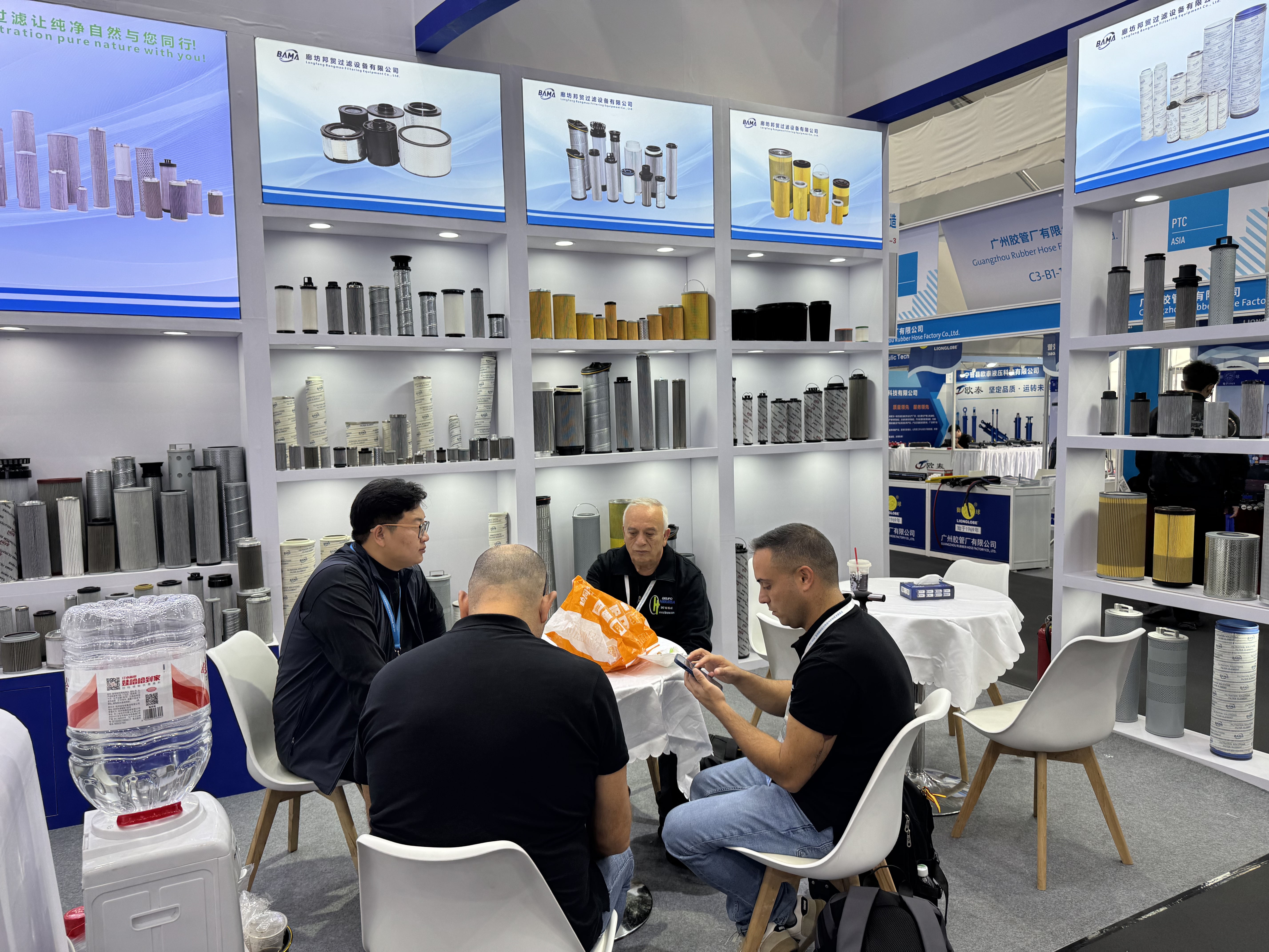 016ee1165e9778827e54b859b0c26486